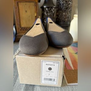 Rothys Pebble Gray Flats size 7